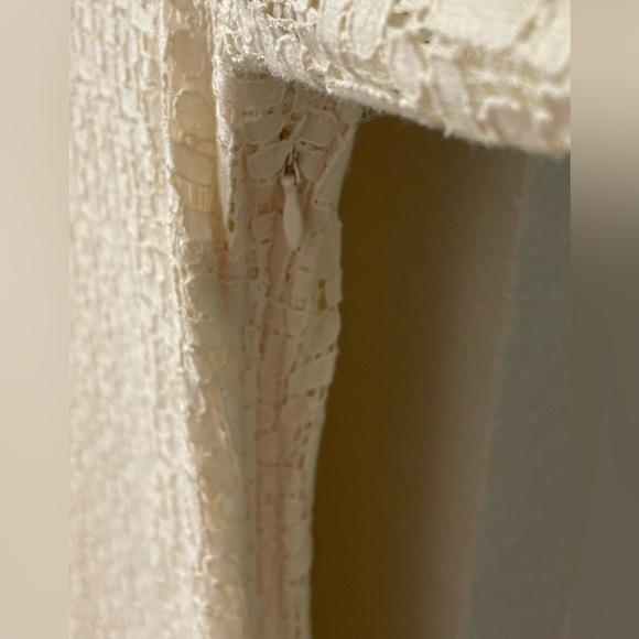 Banana Republic lined, lace dress in cream. - Picture 8 of 10